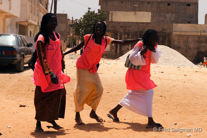 20090529_121740 D3 P1 P1.jpg - Teenage girls coming home from school, small village near Dakar